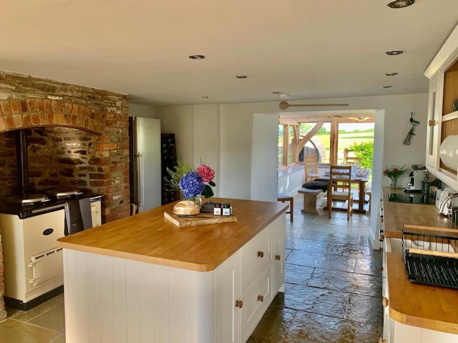 Coed Farm-Hot Tub-Sleeps 12-Near Brecon Villa Kültér fotó