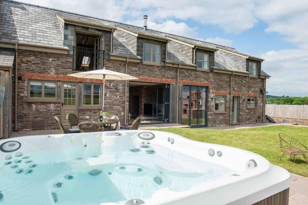 Coed Farm-Hot Tub-Sleeps 12-Near Brecon Villa Kültér fotó